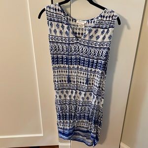 Beachlunchlounge shift dress. Gorgeous batik design. White & blue Grecian dream
